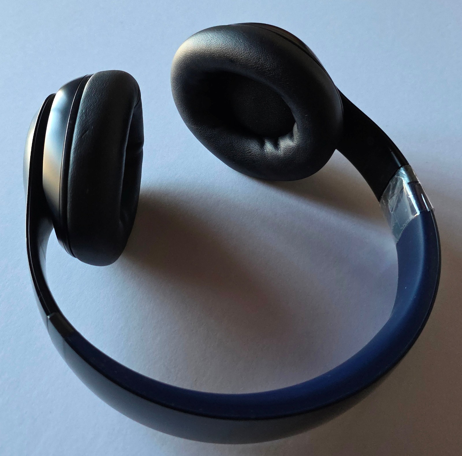 Navy Blue Beats Studio Pro Wireless Headphones MQTQ3LL/A – Works but Taped Band
