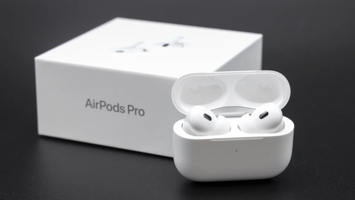 Apple AirPods Pro 3rd Generation MagSafe Wireless Charging Case USB-C (A3063)