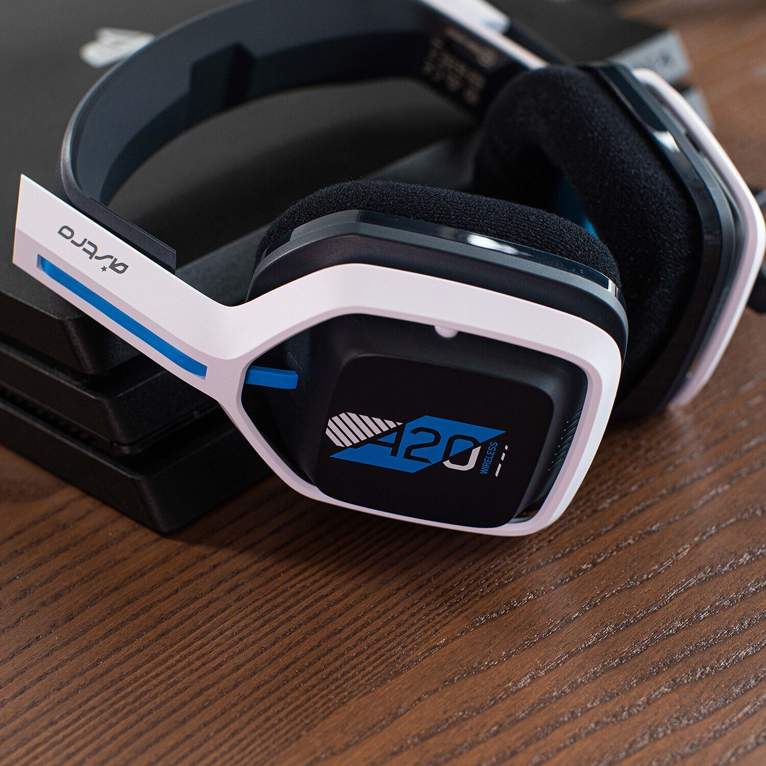 Astro Gaming A20 Gen 2 Wireless Gaming Headset – PlayStation 4 & 5 (White/Blue)