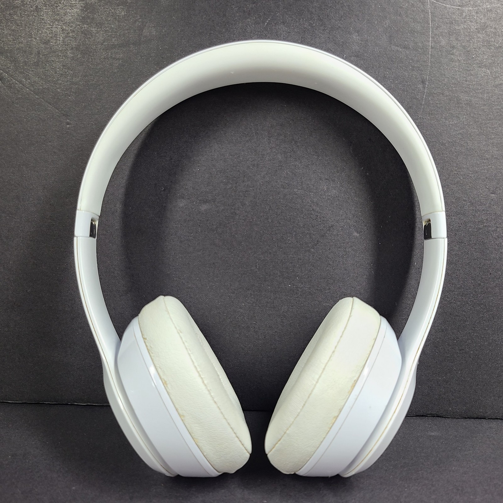Beats by Dr. Dre Beats Solo3 Wireless On-Ear Headphones – Gloss White A1796