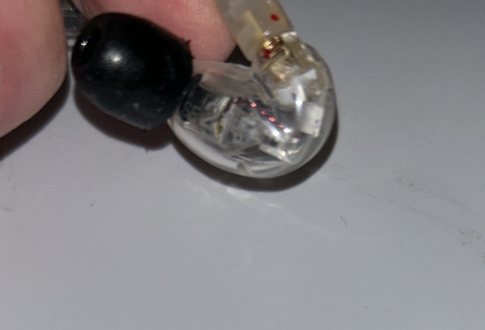Shure SE215 Single Driver In-Ear Monitors Clear Tested And Cleaned.