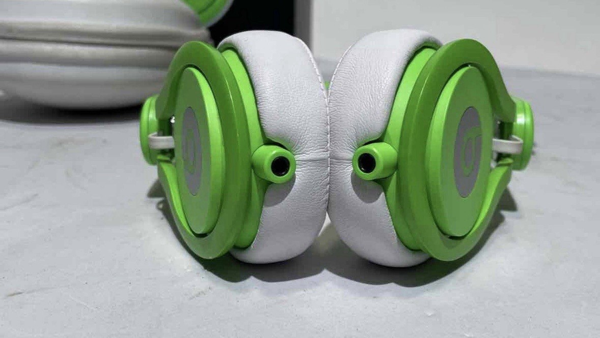 Beats Mixr Headphones – Neon Green LIMITED EDITION Genuine with Original Box