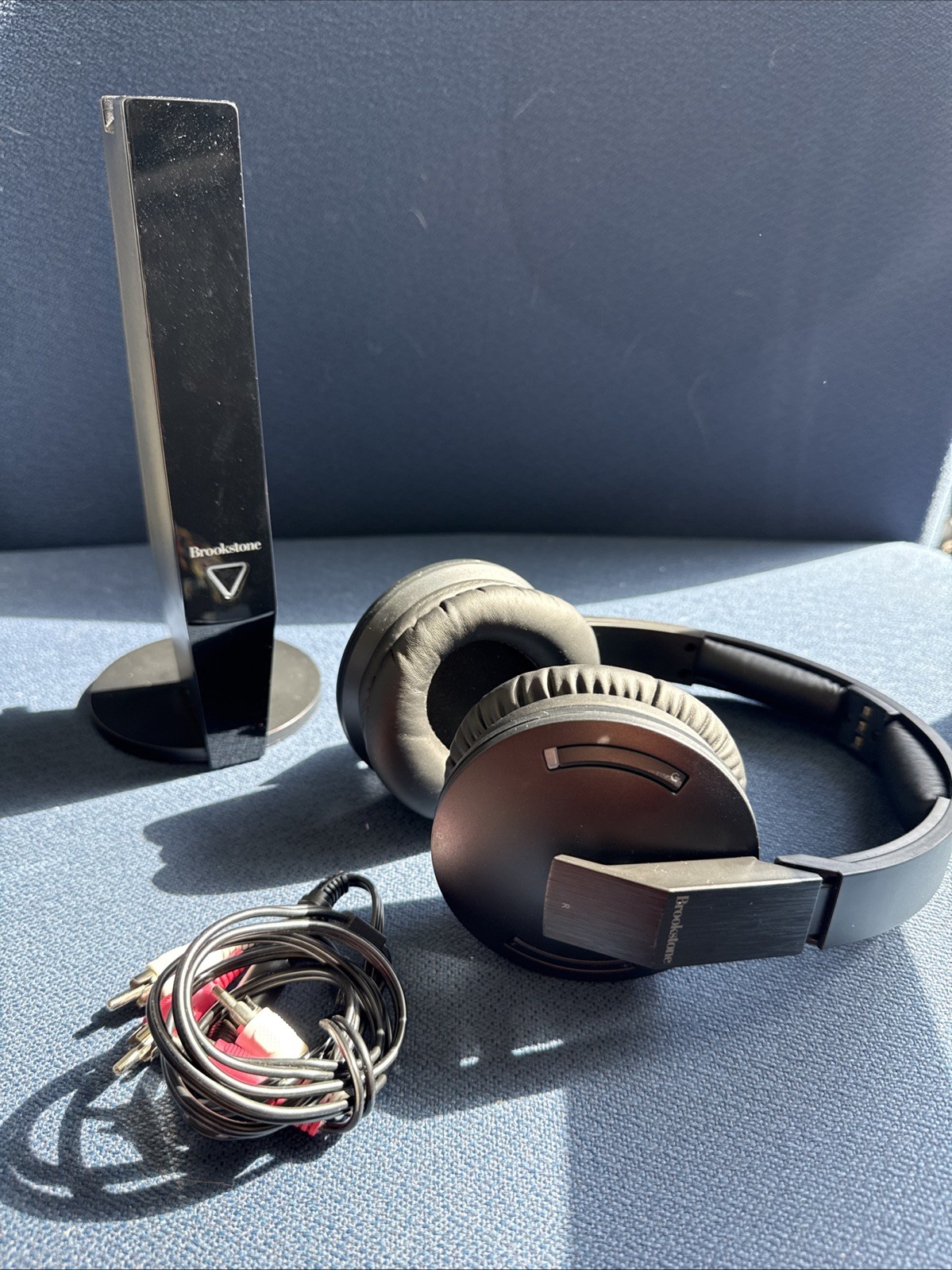 Brookstone 2.4 GHz Digital Wireless TV Headphones Over Ear, Noise Reduction