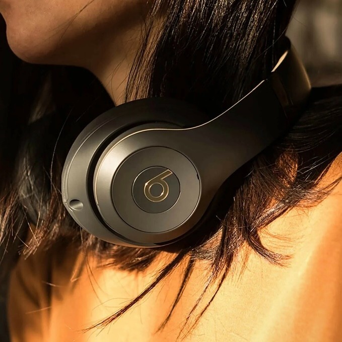 Beats Studio3 The beats Skyline Decade Collection Wireless Over-Ear Headphones