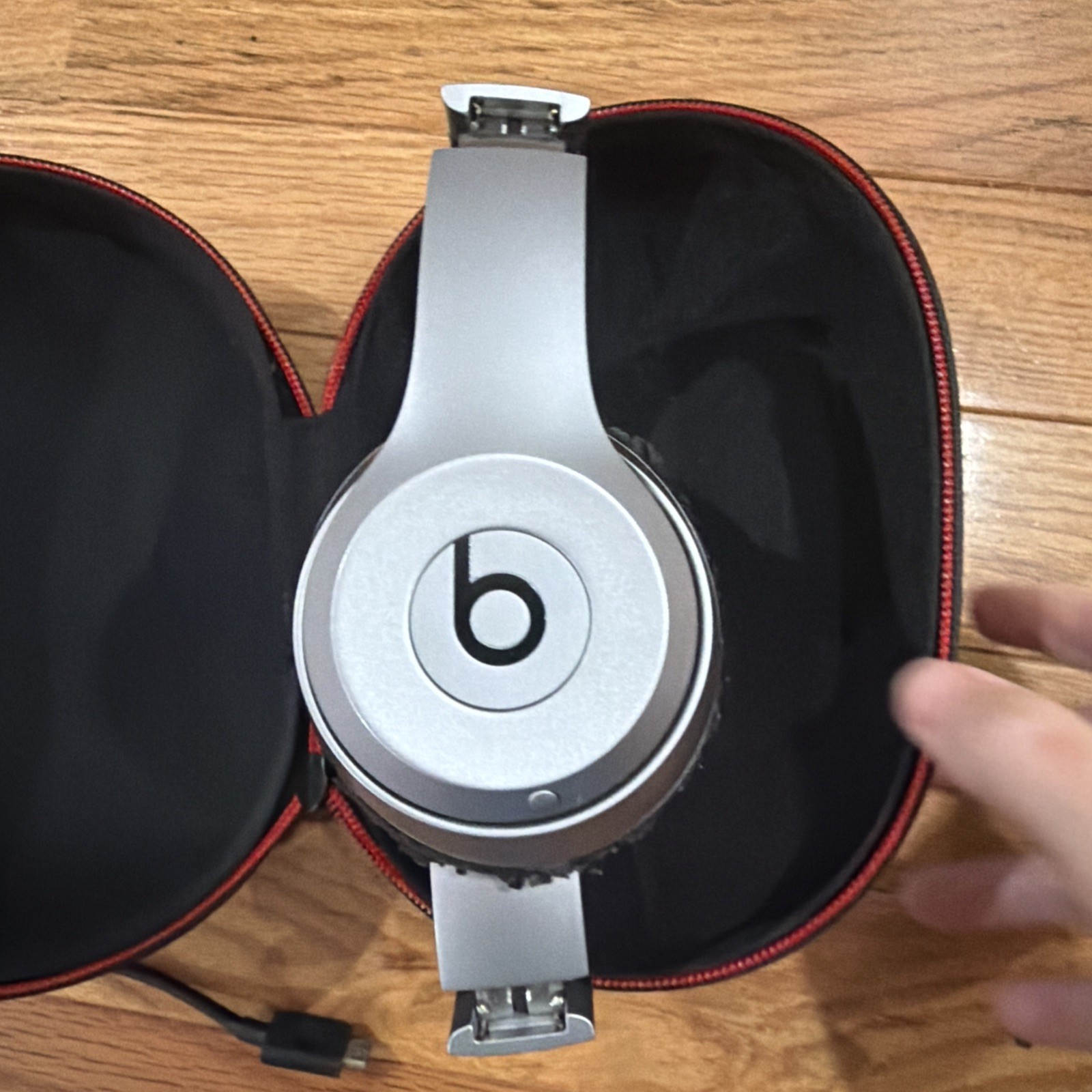 Beats by Dr. Dre Solo Wireless Over the Ear Headphones – Space Gray