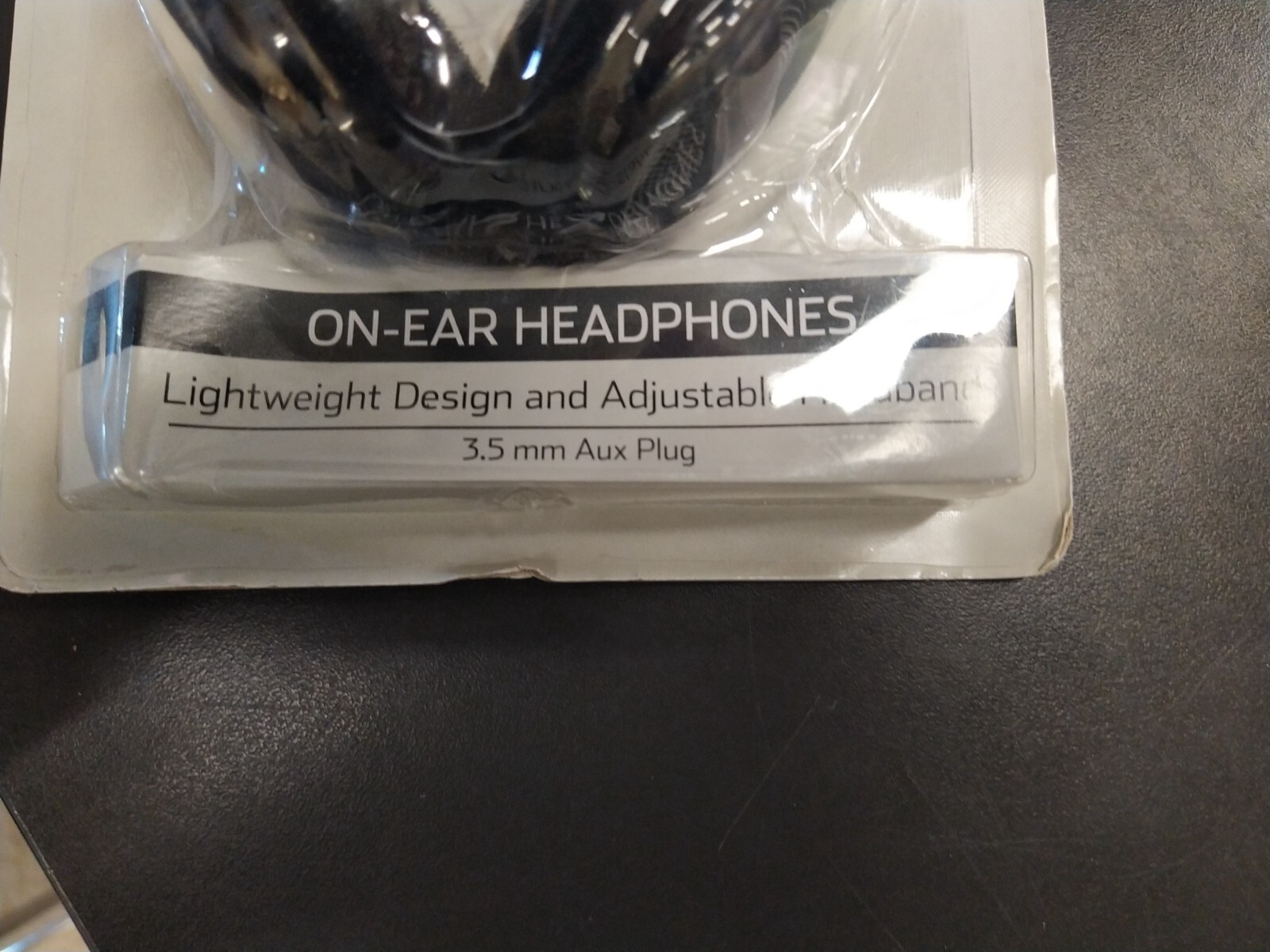 On Ear Headphones wired– 80- 18,000 Hz, 32 Ohms.– 3.5mm aux plug