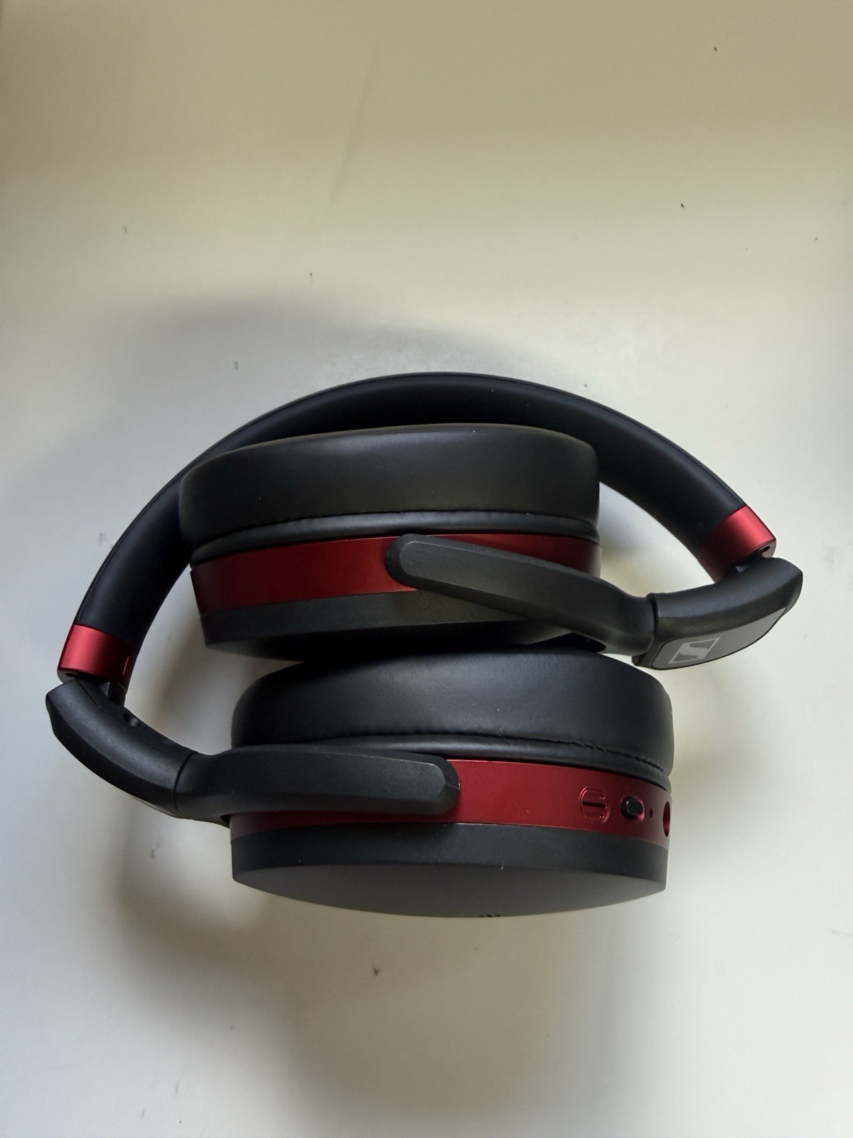 Sennheiser HD 458BT Wireless Headphones – Bluetooth 5.0 – ANC – Black/Red New