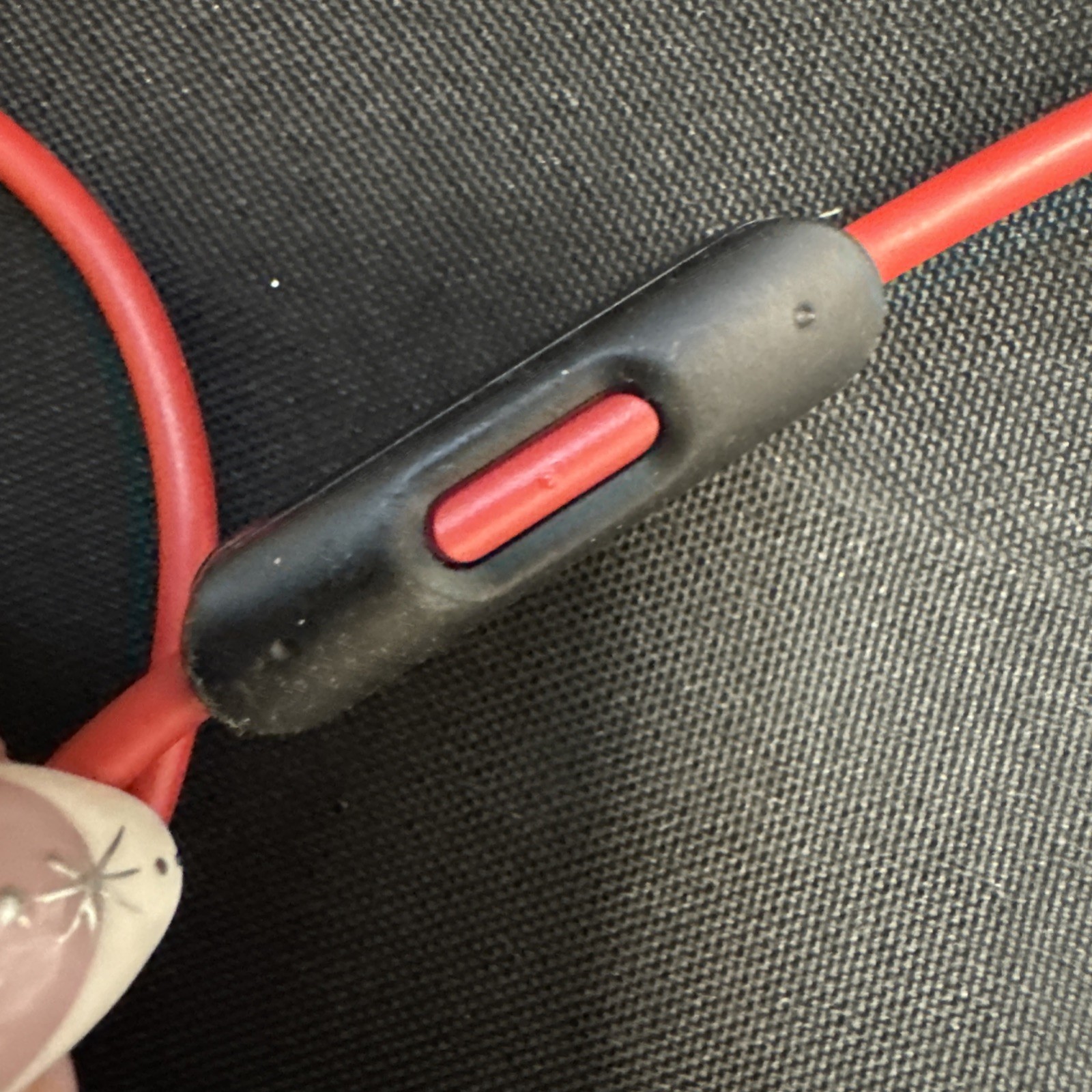 Beats Solo2 Over the Ear Headphones – Black With Wire and Case