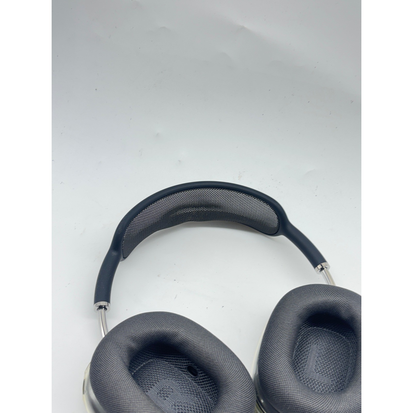 Apple AirPods Max Wireless Over-Ear Headphones Space Gray A2096 with Smart Case
