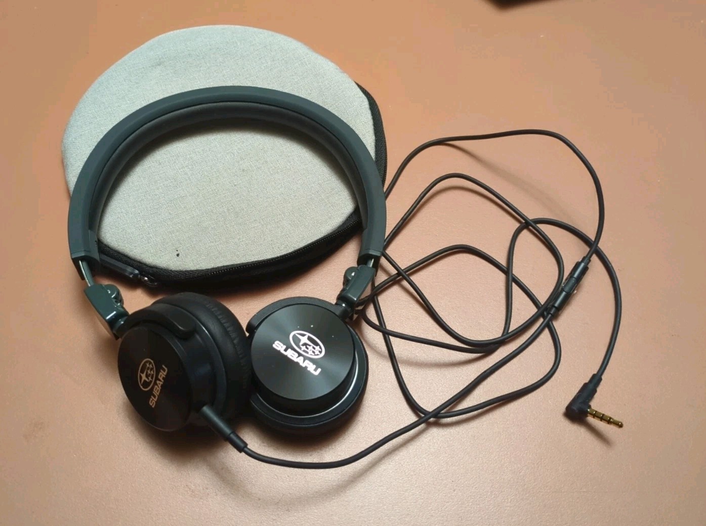 Harmon/Kardon Subaru Headphones Foldable (on the ear) W/ Carry Bag.