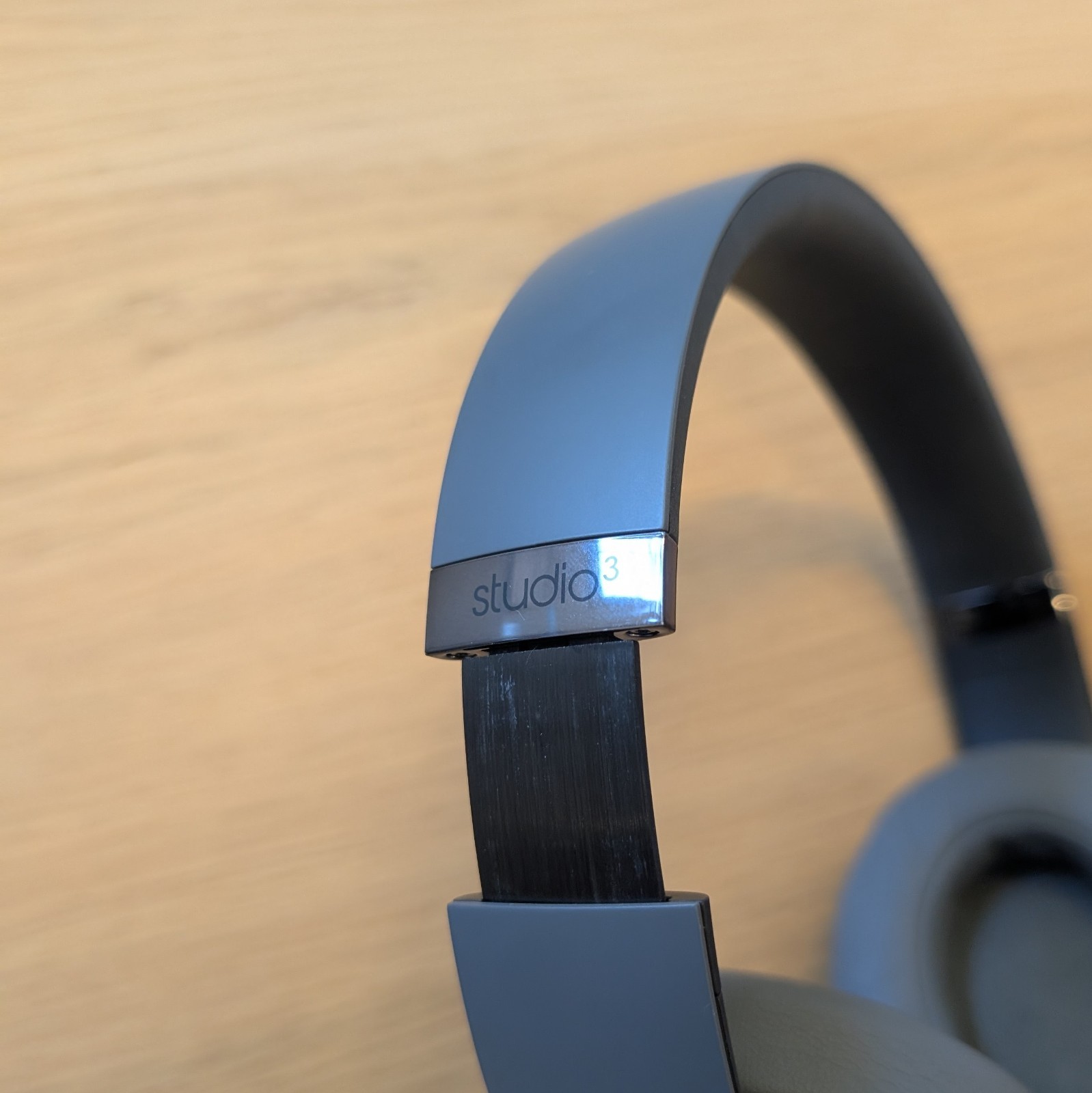 Beats by Dr. Dre Beats Studio 3 Wireless ANC Over-Ear Headphones – Gray, Case