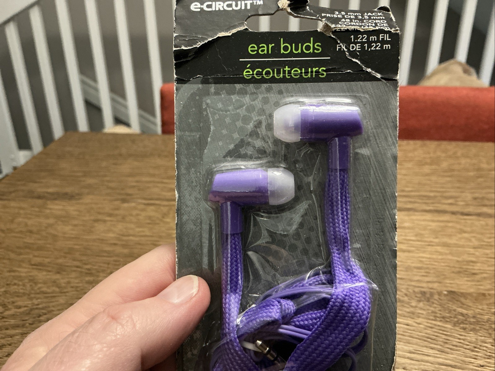New in Box eCIRCUIT Electronics Earbuds 4ft Cord 3.5mm Jack – Purple Earbuds