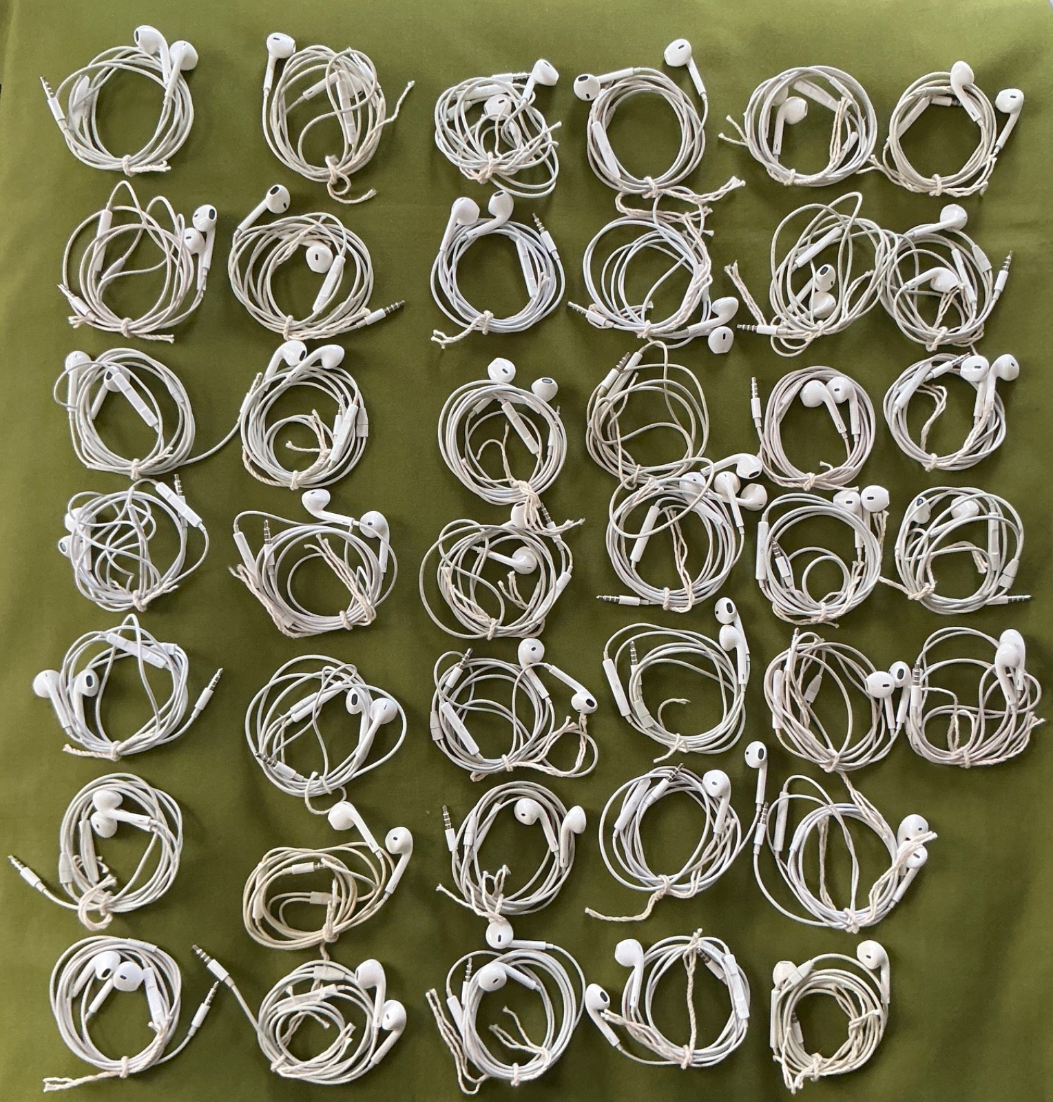 Lot 40 Apple EarPods (3.5mm Headphone Plug) White EXC Tested Remote + Mic OEM