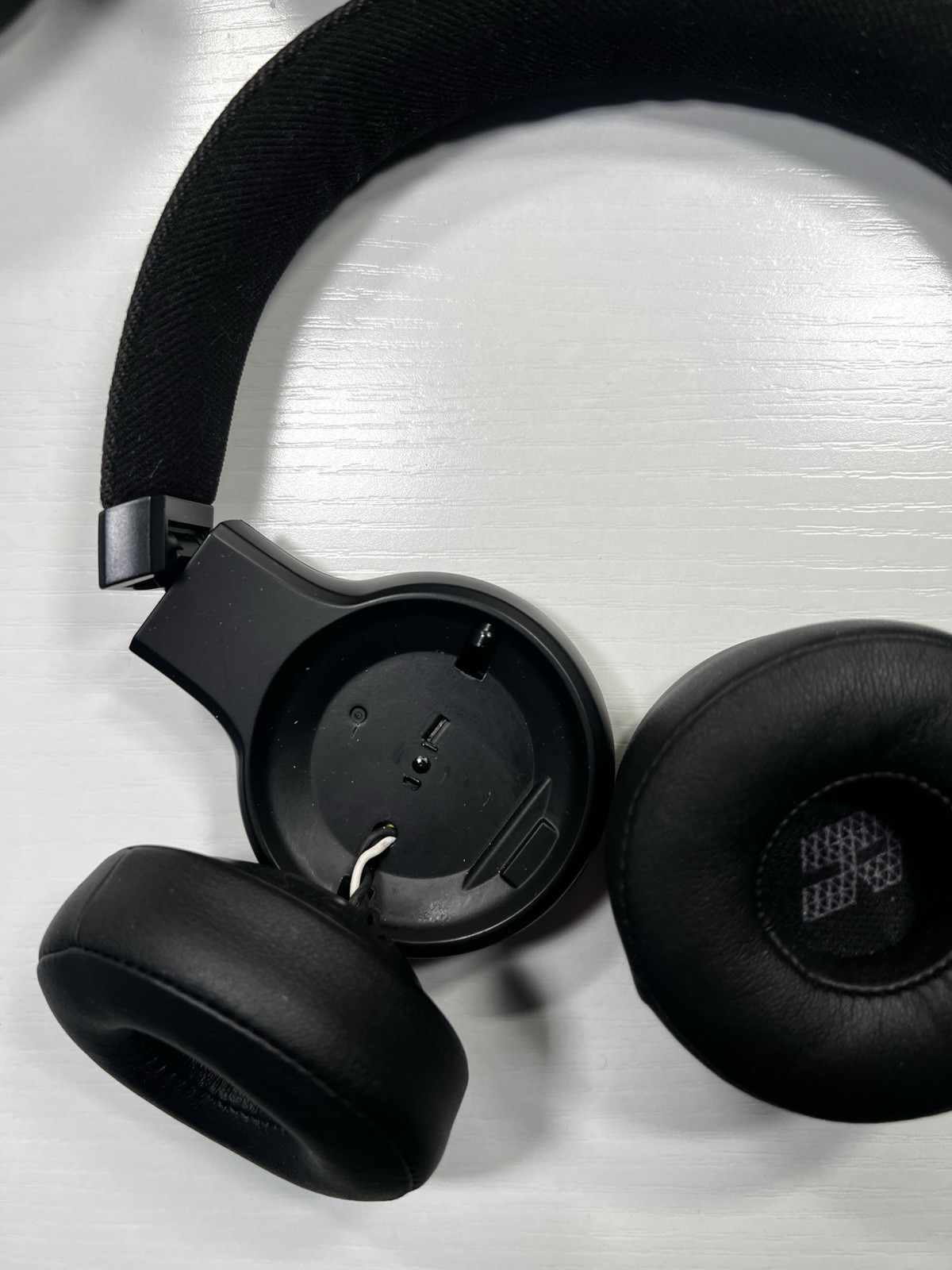 JBL Headphones 3 Read (DELAYED SHIPPING)