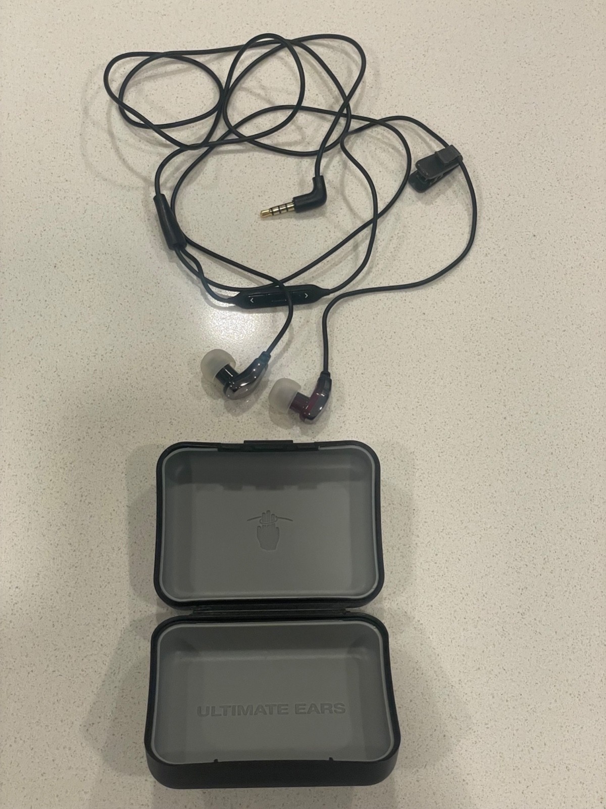 Ultimate Ears 600vi Noise Isolating Ear Buds / In Ear Monitors Dark Silver EUC
