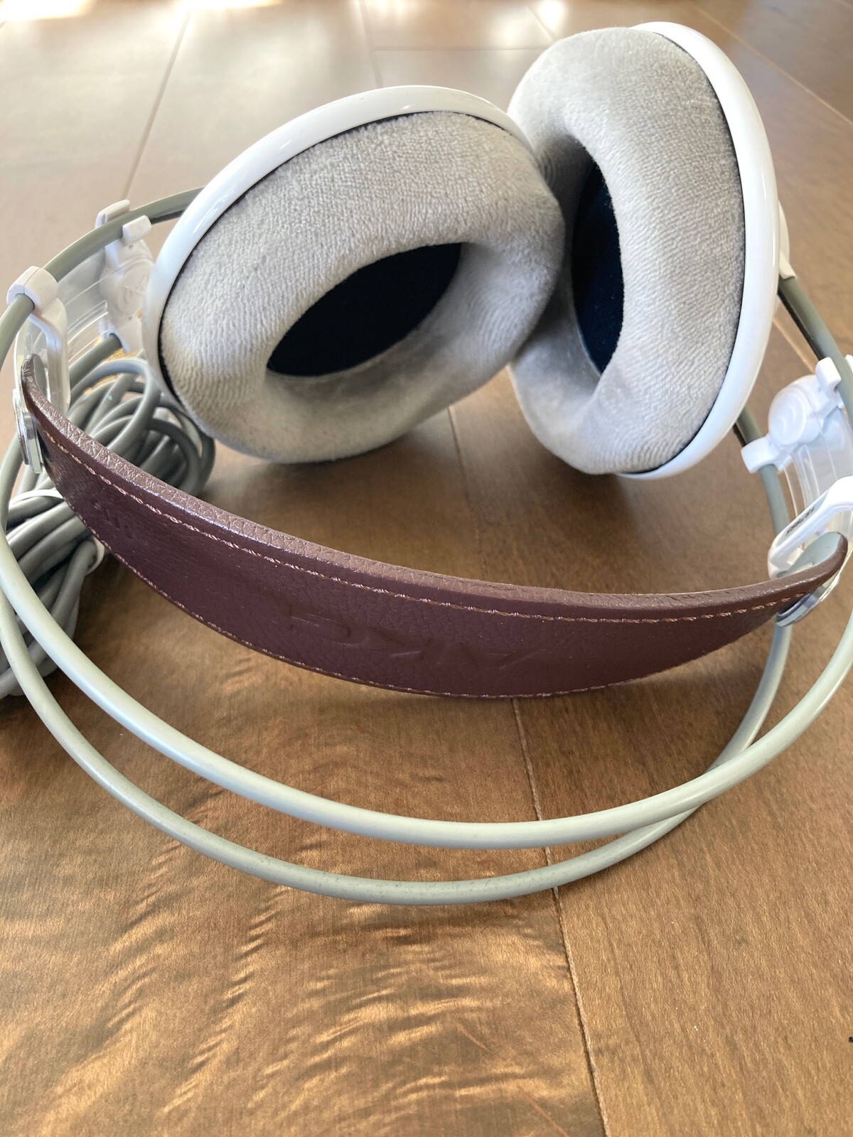 AKG K701 Premium Class Reference Headphones 2458X00180 (B-Stock)