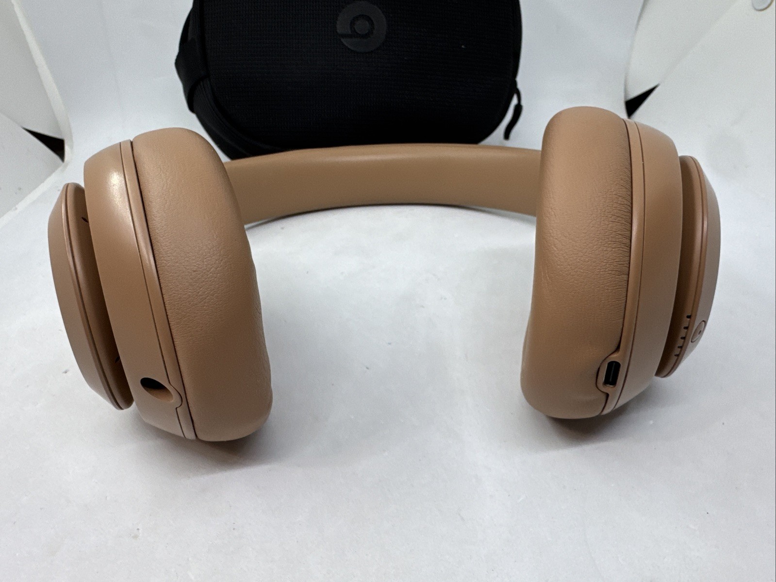 Beats – Studio Pro x Kim Kardashian – Dune –