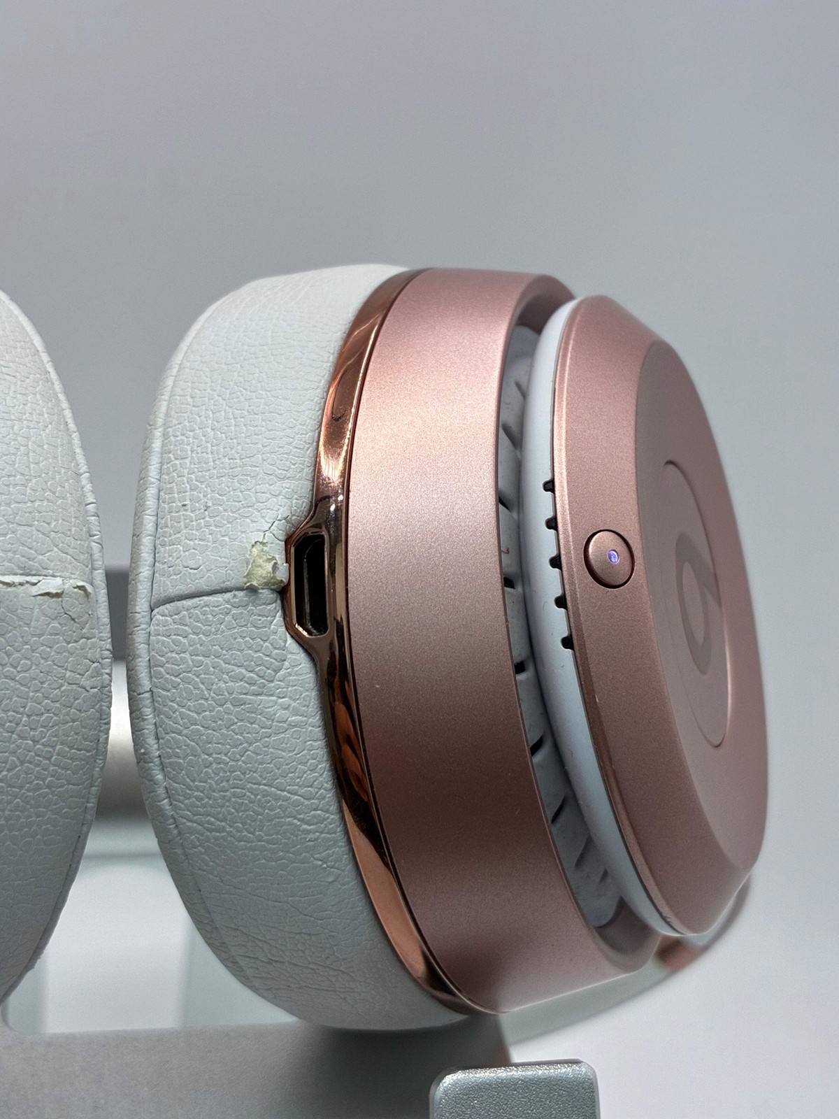 Beats Solo 3 Headphones Pink w/ Carrying Case – Used B