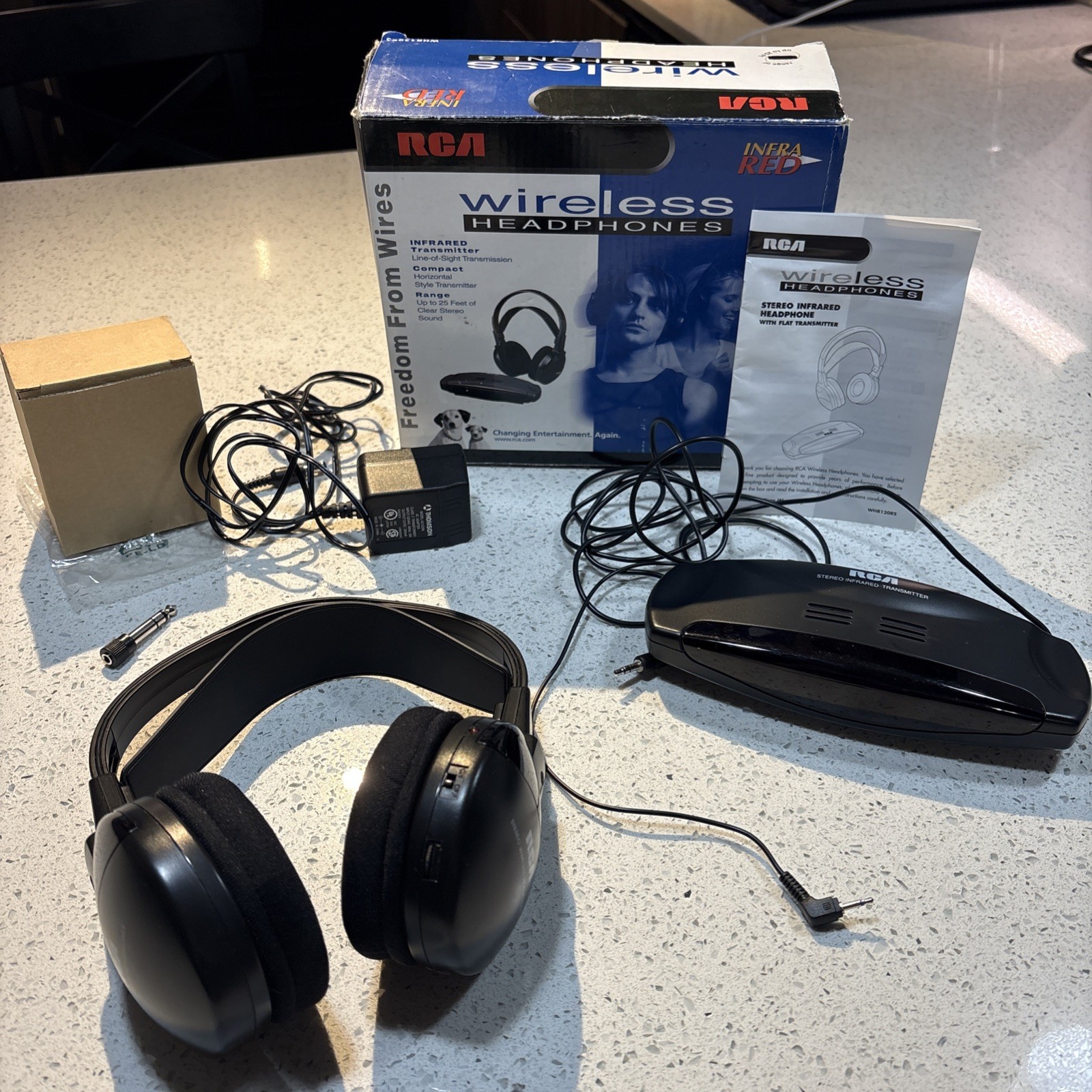 Vintage 2001 RCA WHR120RS Wireless Over Ear Headphones Infra Red New Open Box