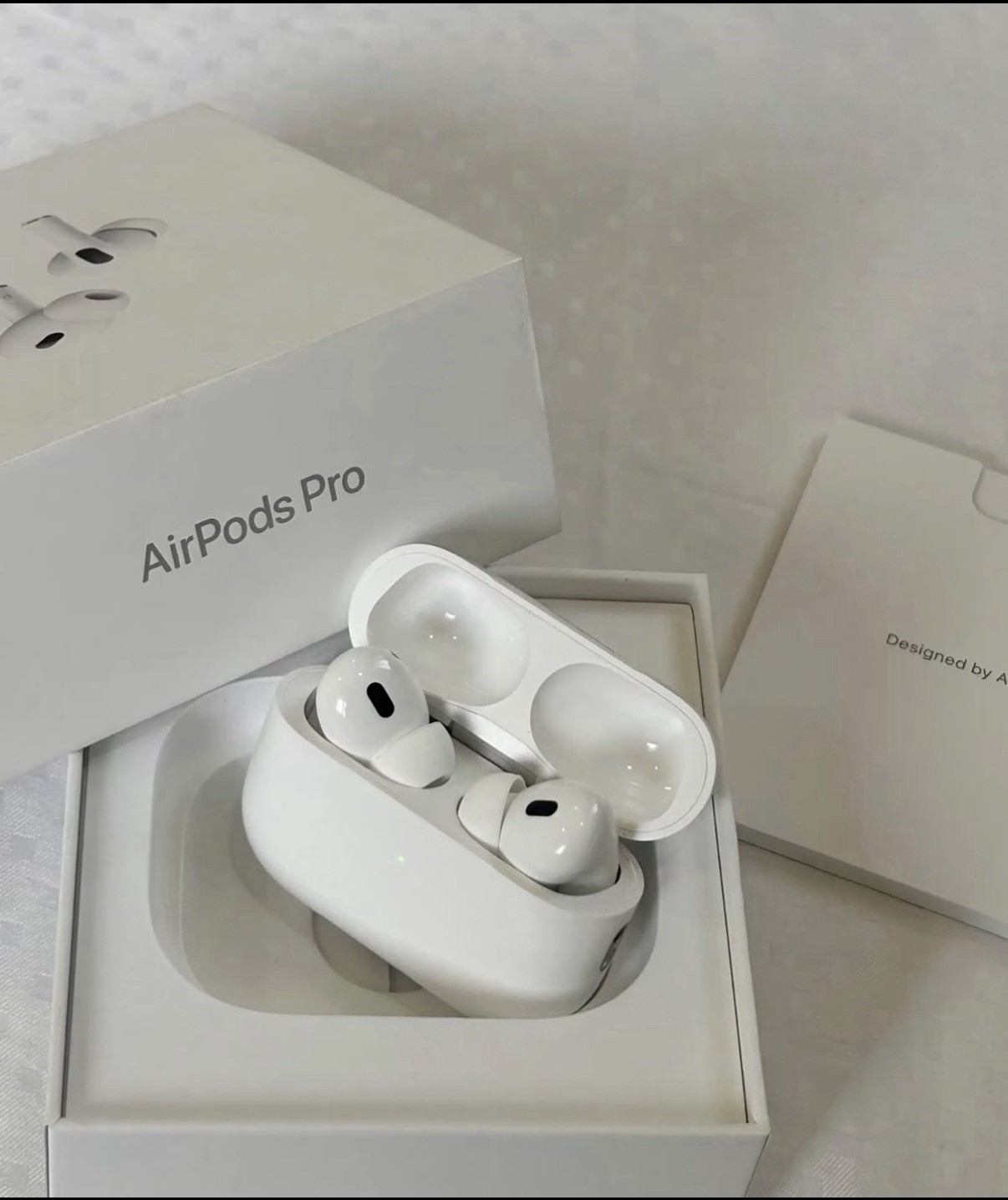 Apple AirPods Pro 2nd Gen White ANC MagSafe USB-C Wireless Charging