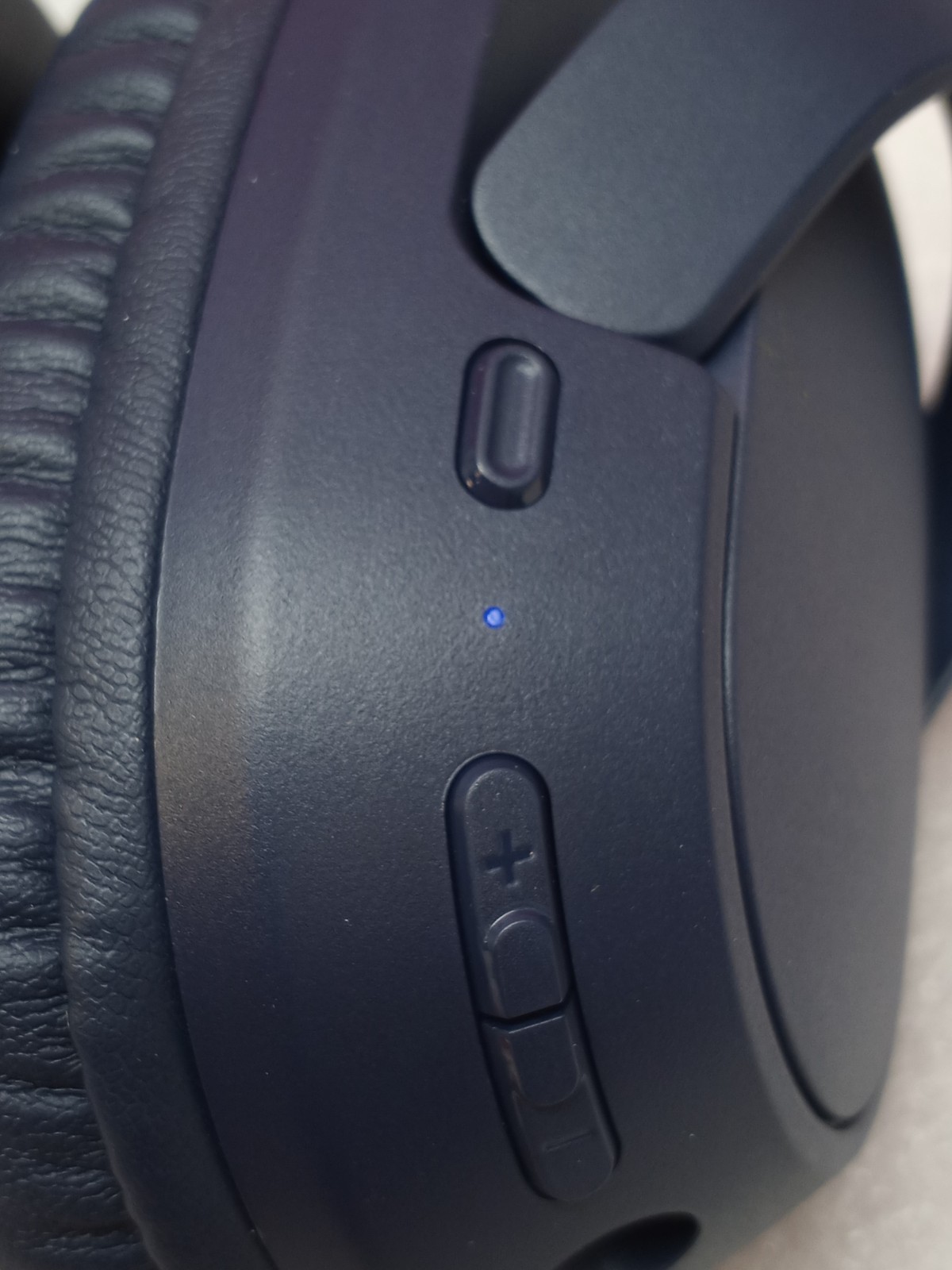 Belkin SoundForm Surround Over-Ear Sound Isolating True Wireless Headphones
