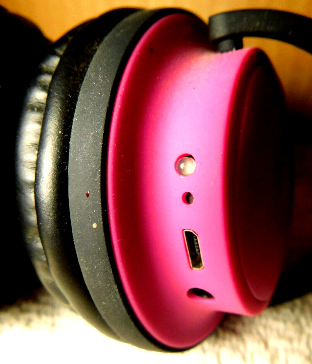 Hype~Black & Pink Cat Ears LED Lights Pink Headphones 15 Yrs. Needs 3.5mm Jack
