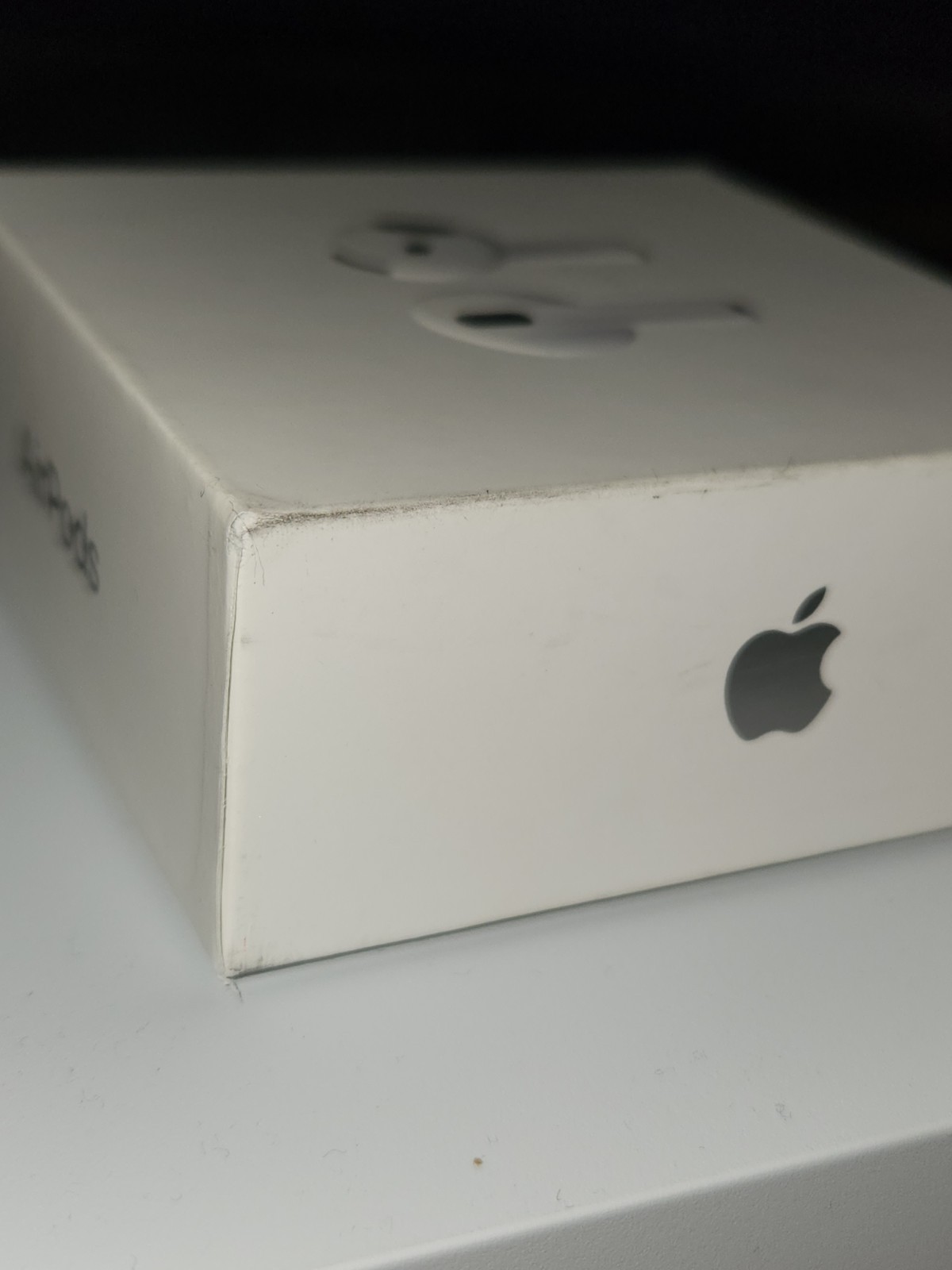 Apple AirPods 4 Wireless w/ Charging Case White (READ DESCRIPTION SEE PICTURES)