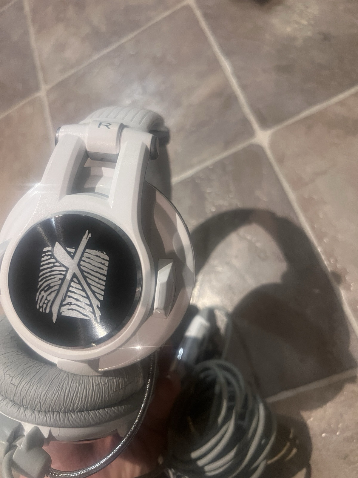 Headphones White Over Ear X Fingerprint Unknown Brand White