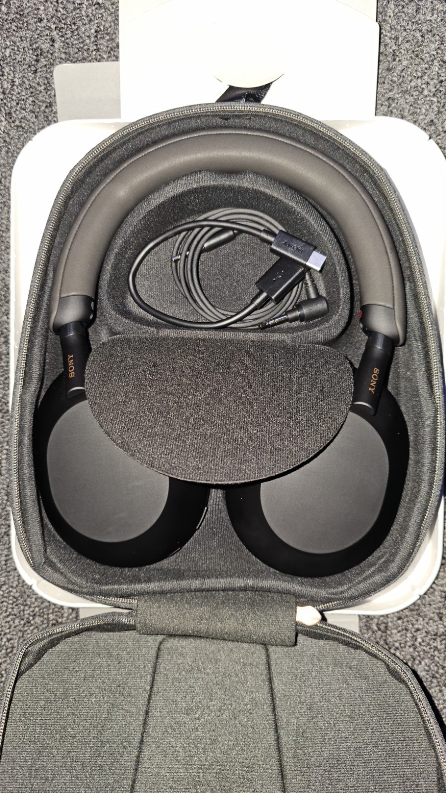 Sony WH-1000M5 Headphones Matte Black (NEW IN BOX)