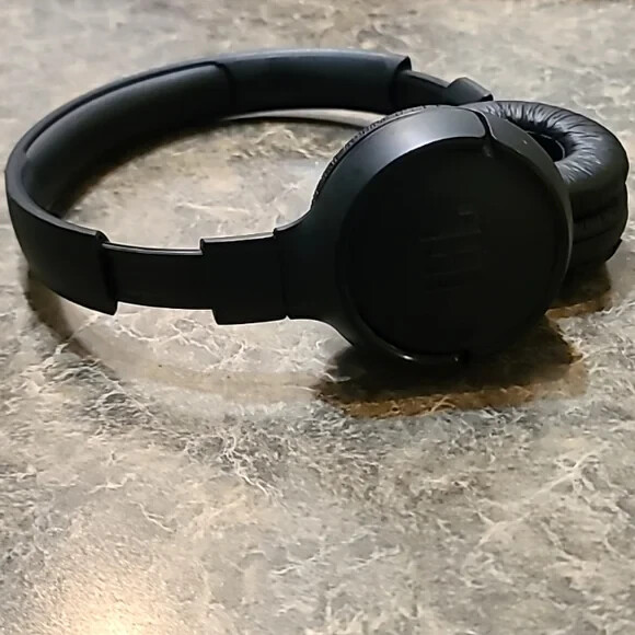 JBL TUNE520BT Wireless On-Ear Bluetooth Audio Headphones JBLT520BTBLKAM Black