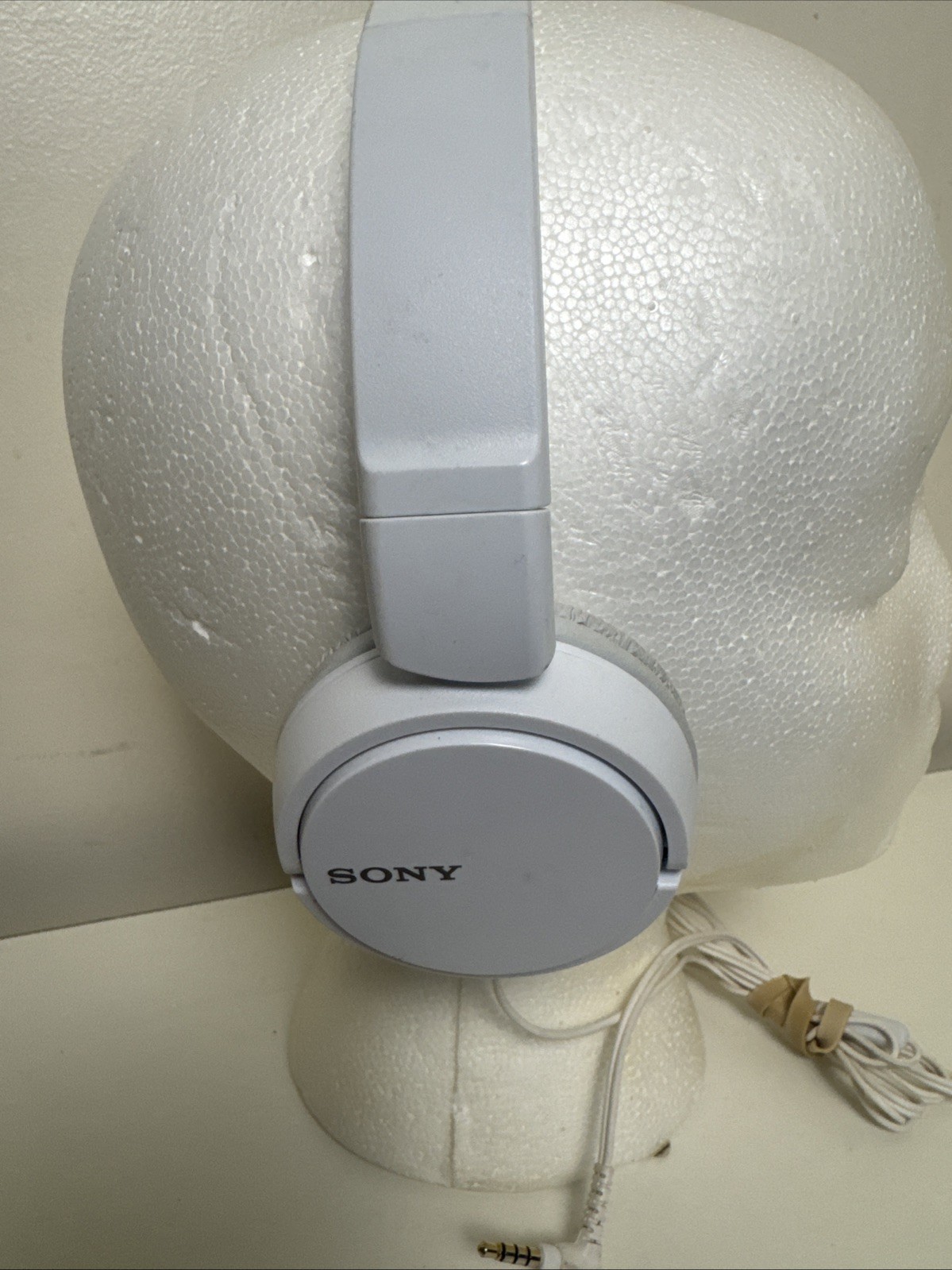 Sony MDR-ZX110 Ear-Pad (On the Ear) Headband Headphones – White – D