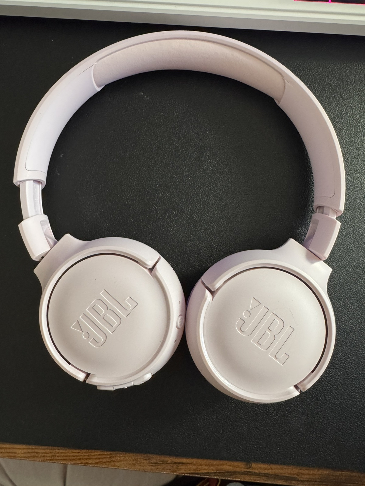 JBL Bluetooth Over Ear headphones with up to 40 hours battery Rose
