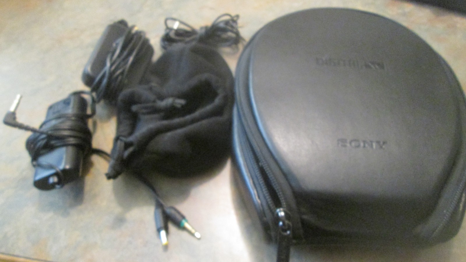 Sony MDR-NC500D Digital Noise Canceling Headphone (Black)