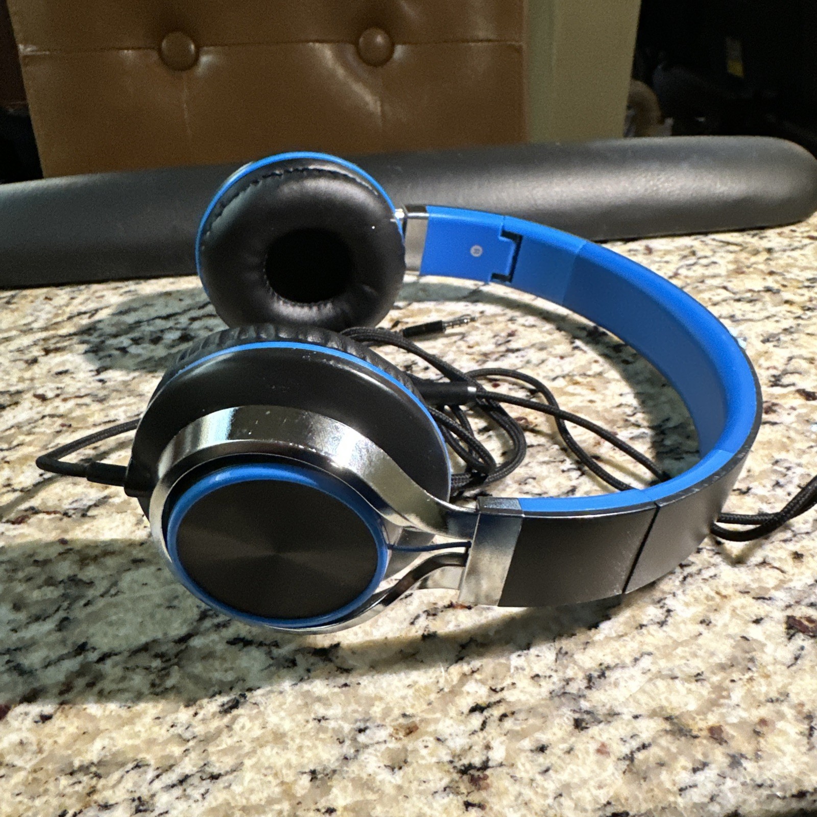 AILIHEN C8 Headphones Wired, On-Ear with Medium, Black, Blue