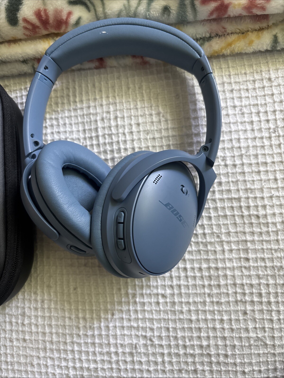 bose wireless, charger included, used but in good condition ORIG. PRICE: $250