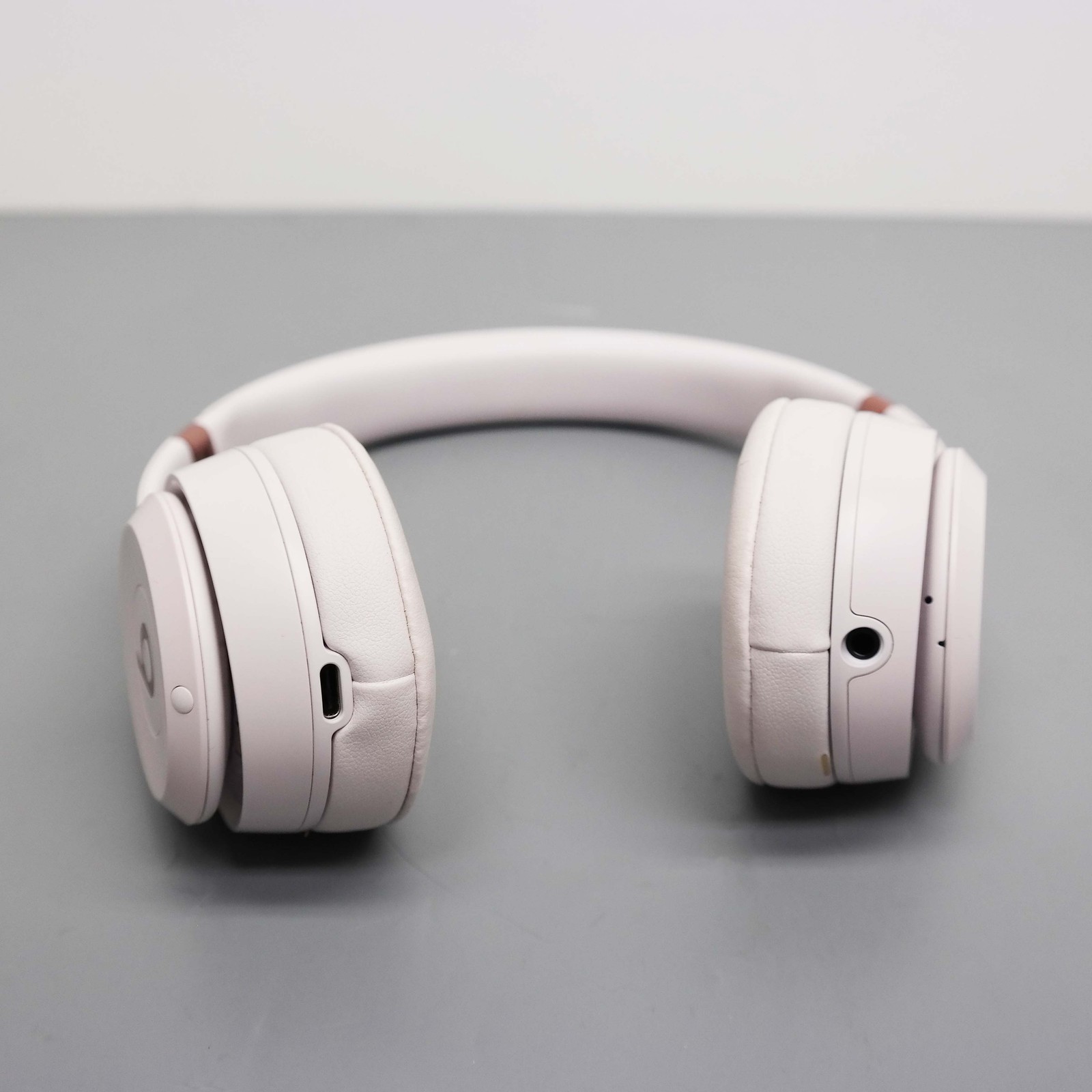 Beats by Dr. Dre Solo 4 Headphones MUW33LL/A Pink ISSUE