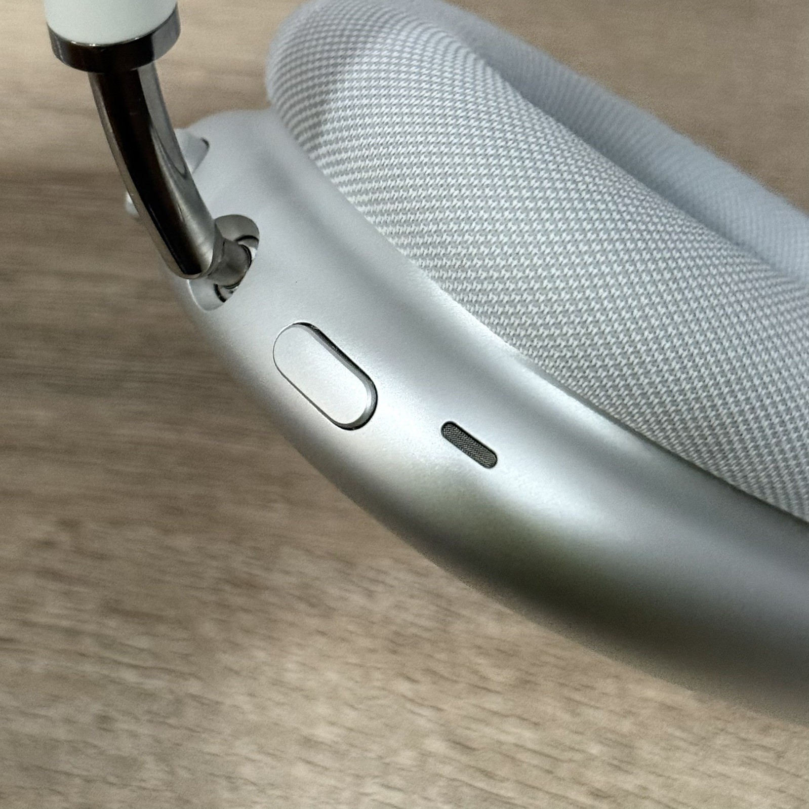 Apple AirPods Max A2096 1st Gen Bluetooth Headphones Lightning White Silver