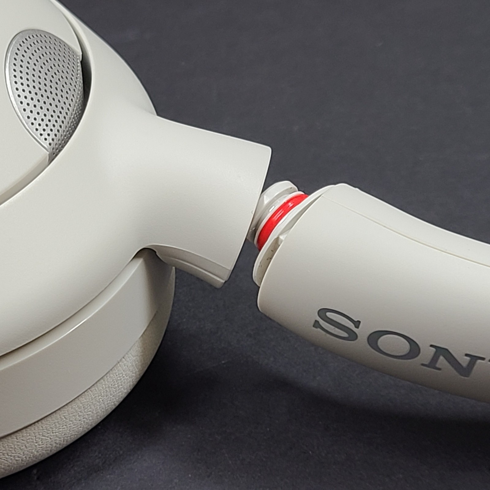Sony ULT WEAR YY2981 Wireless Noise Canceling Bluetooth Headphones White READ!