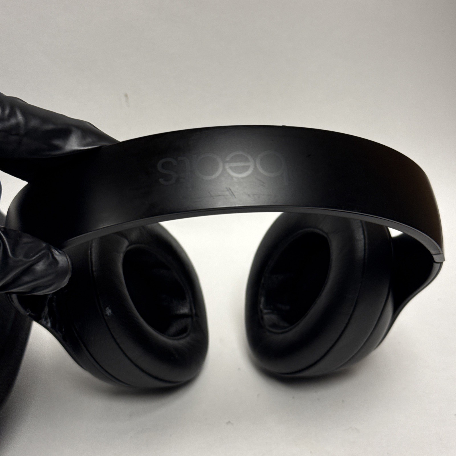 Beats by Dr. Dre Studio3 Over the Ear Wireless Headphones -Black (Cracked Side⚠️