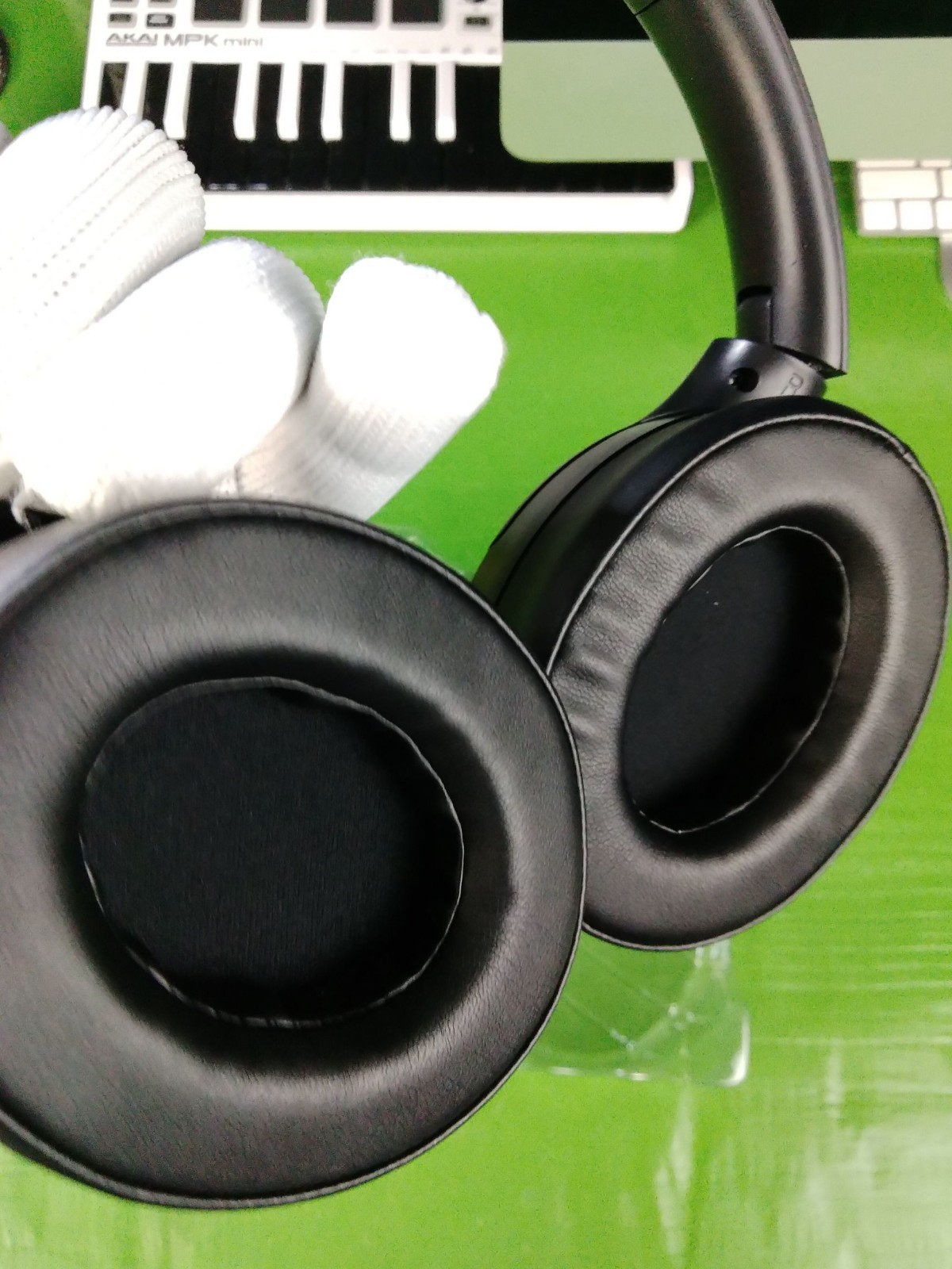 Invicta Racing Power Headphones Black Yellow Wireless Noise Cancel HD Mic ???