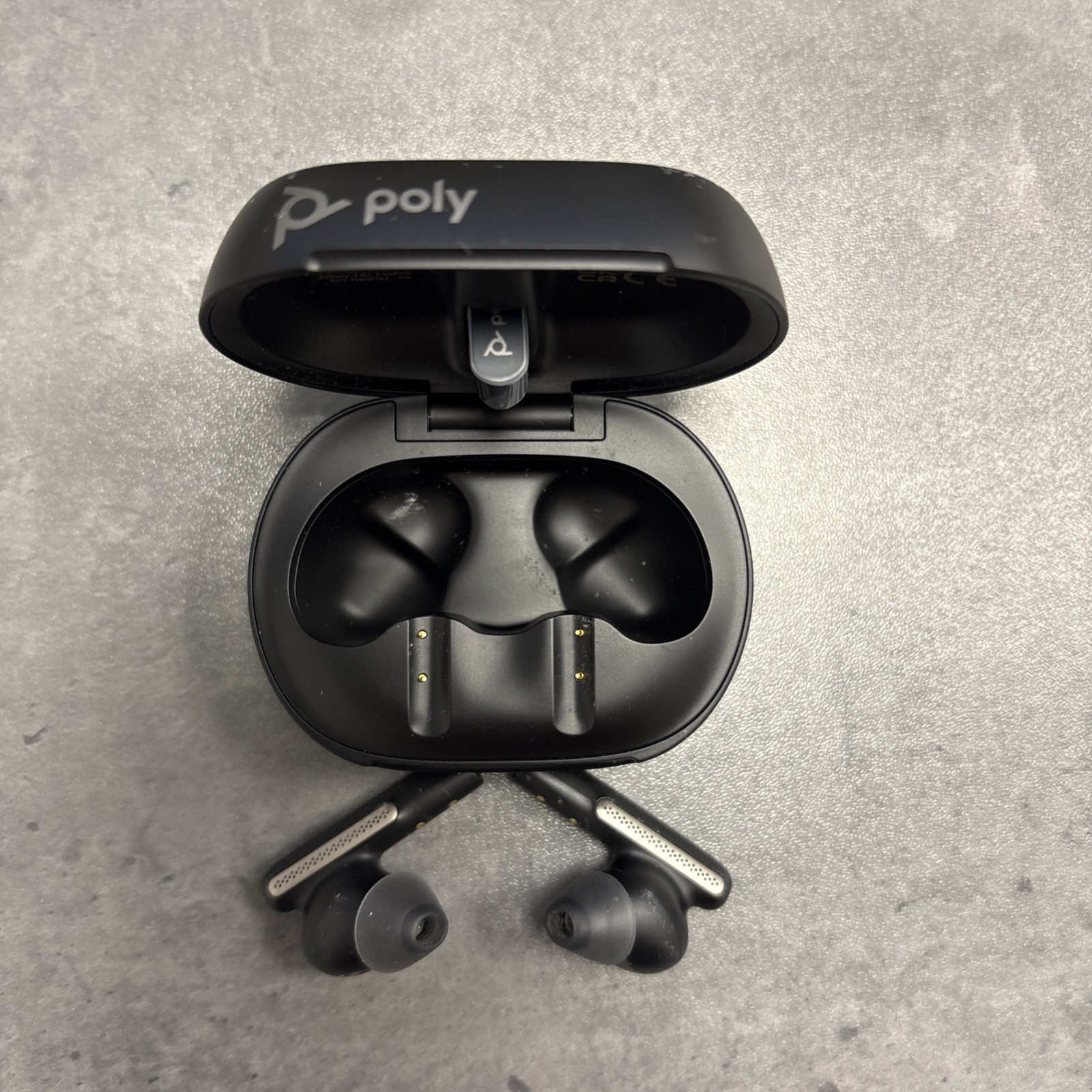 Poly Voyager Free 60+ UC Earset with Touchscreen Charge Case Black