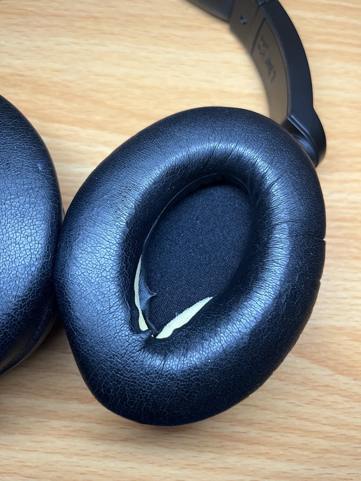Audio Technica Active Noise Cancelling Headphones Over The Ear Silver ATH-ANC7b