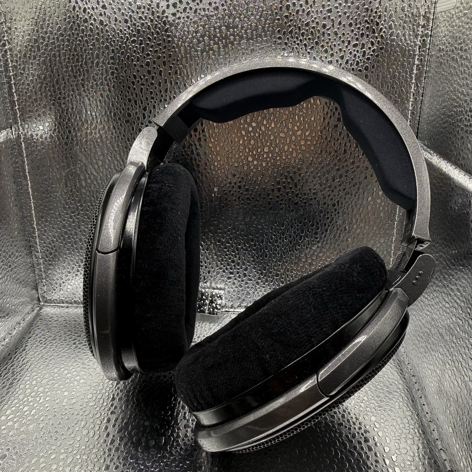 Sennheiser HD 650 Over Ear Headphones – Gray/Black ( NO WIRES )