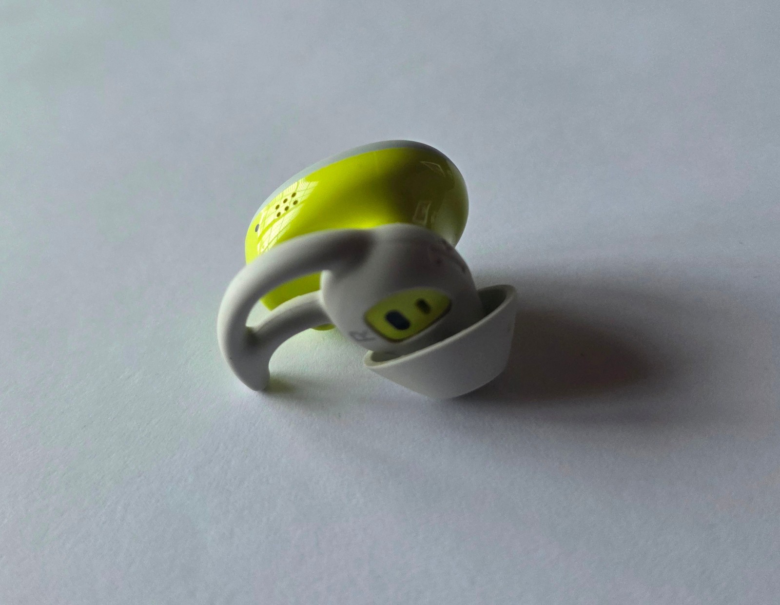 Unused Glacier White Bose Sport True Wireless RIGHT EARBUD ONLY In Bulk Pkg