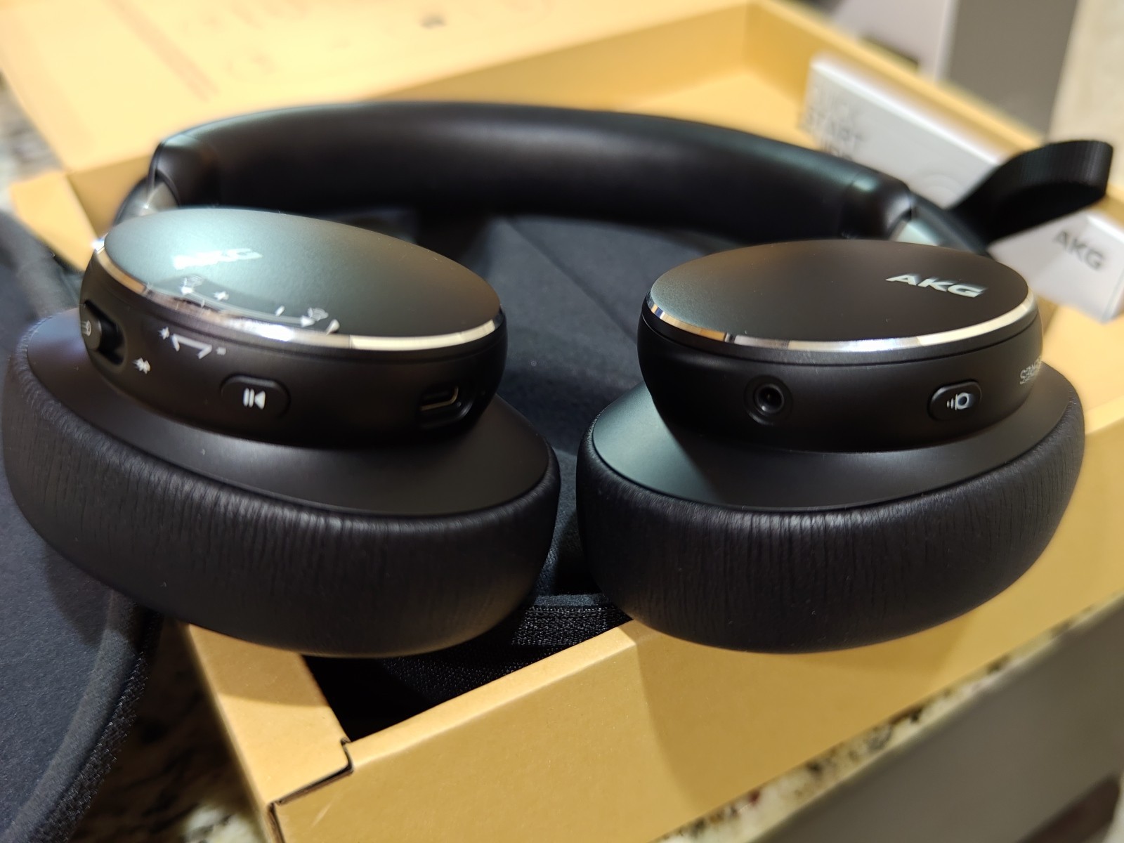 NewOpen AKG N9 Hybrid Wireless ANC Over-Ear Headphones Black w/ 2.4GHz Dongle