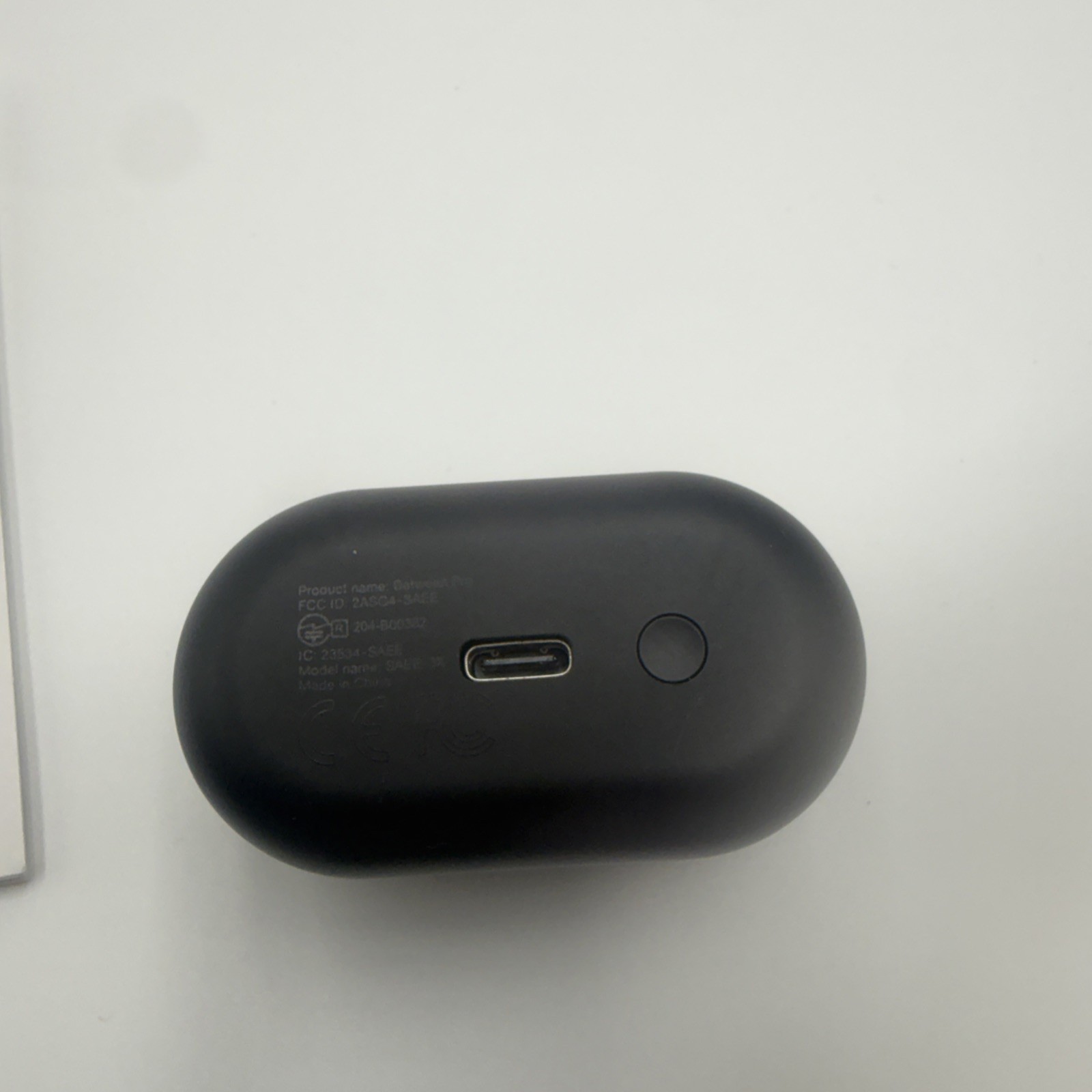 STATUS BETWEEN PRO Black- wireless earbuds (2) and charging case & manual