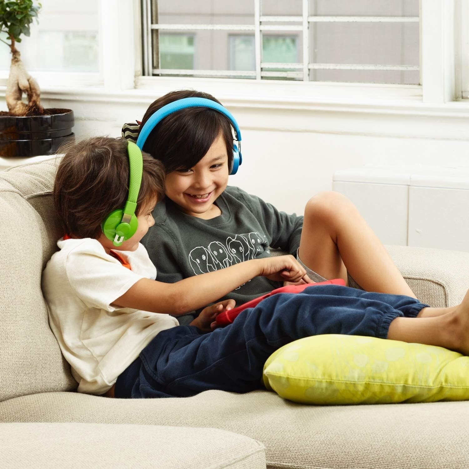 LilGadgets Untangled Pro Wireless Bluetooh Black, On-Ear Kids Headphones