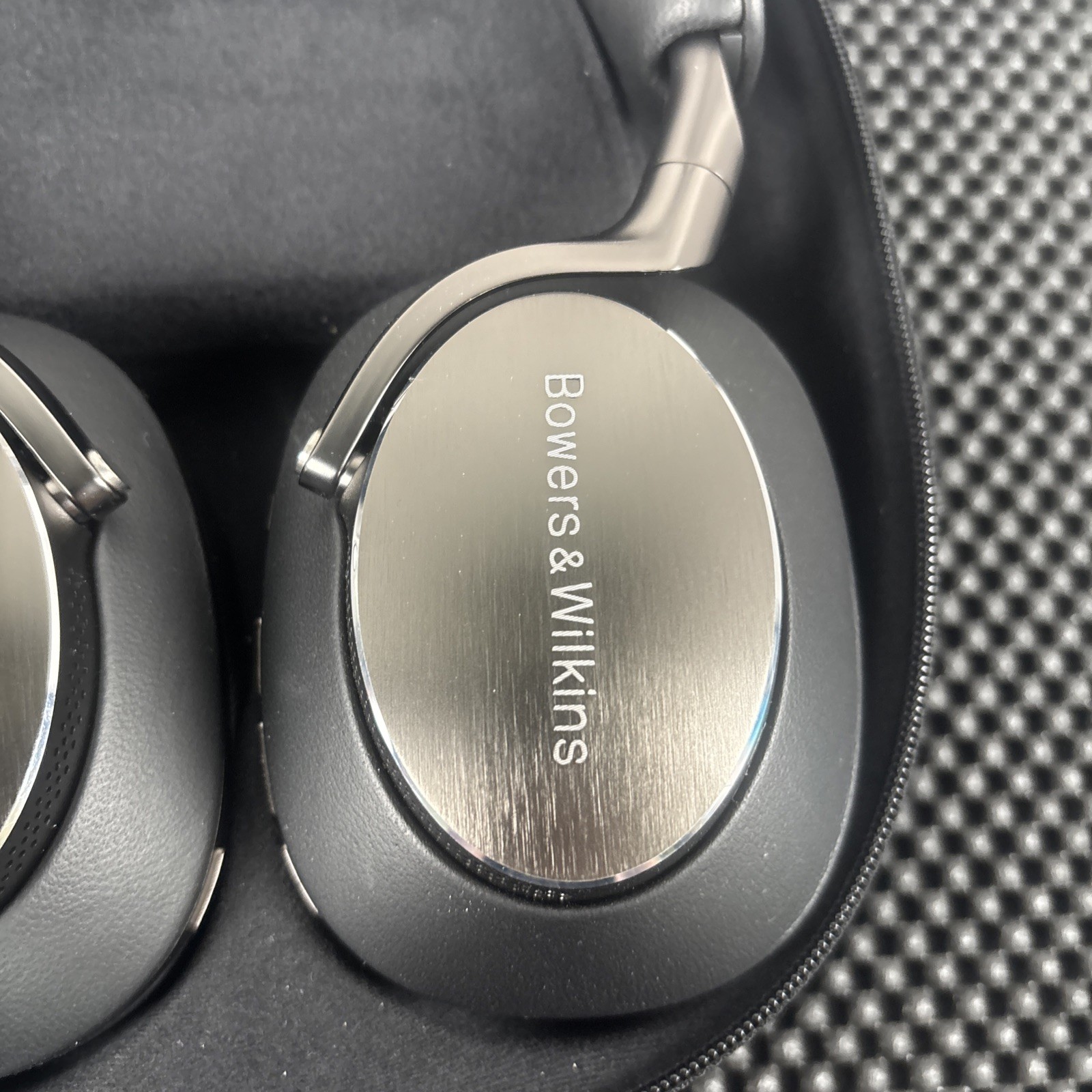 Bowers & Wilkins Px8 Wireless Over-Ear Bluetooth Headphones Black FP42951 – USED