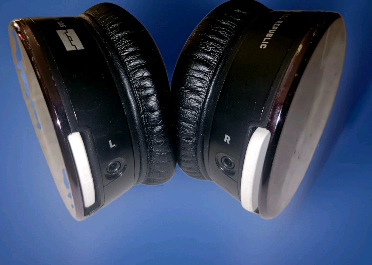 SOL REPUBLIC Tracks HD 🎧 On-Ear Wired Headphones – White / Silver **TESTED**