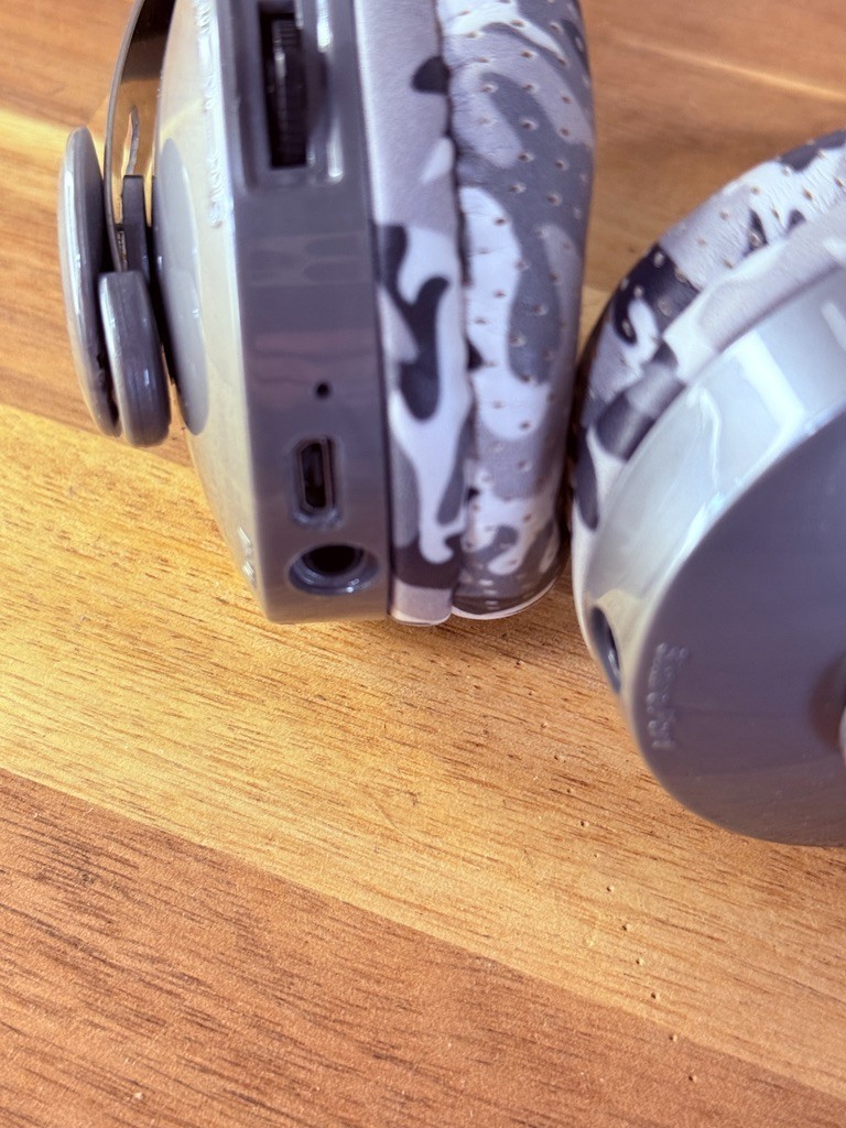 LilGadgets Untangled Pro Wireless Kids Headphones Gray Camo